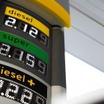 Gasolio oltre 2 euro: stangata estiva sui carburanti